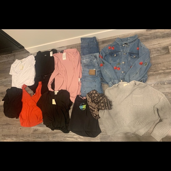 WOMEN SIZE MEDIUM LOT